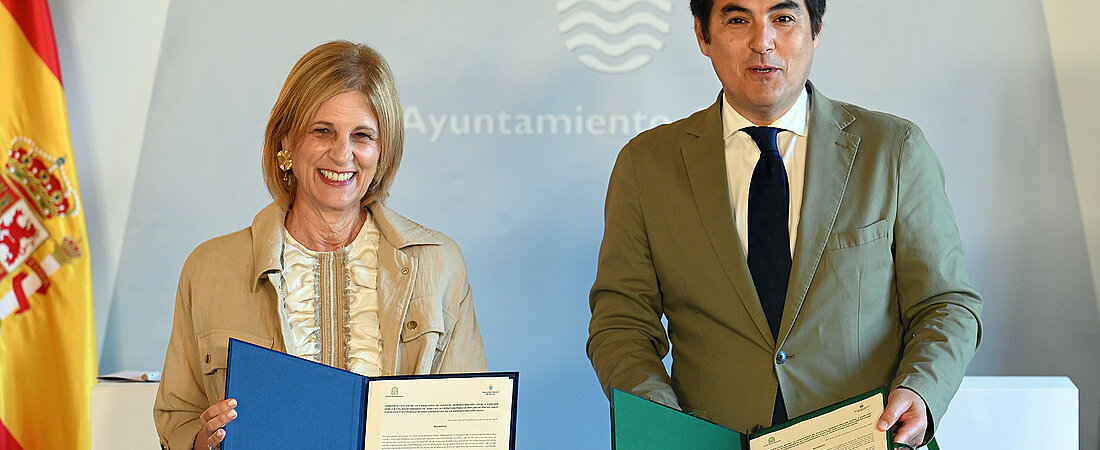 Alcaldesa y consejero de Justicia firman convenio CEP@L
