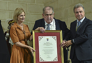 La alcaldesa junto a Jerónimo Roldán