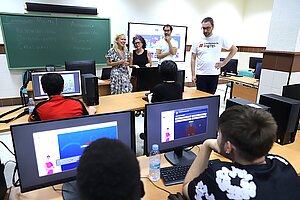 Yessika Quintero visita el Cibercampamento en El Zagal