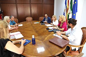 La alcaldesa durante la reunión
