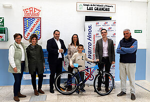 Entrega de bici al colegio La Granja