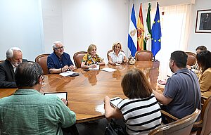 La alcaldesa ha mantenido un encuentro con representantes del Ateneo
