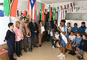 La alcaldesa durante su visita al colegio