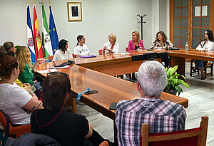 La alcaldesa durante la reunión