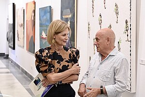 Archivo. La alcaldesa en la inauguración de las obras del I Certamen de Pintura