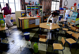 Archivo. El Ayuntamiento adjudica el nuevo contrato de limpieza de colegios