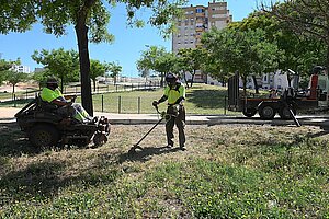 El Ayuntamiento intensifica las labores de desbroce en el municipio