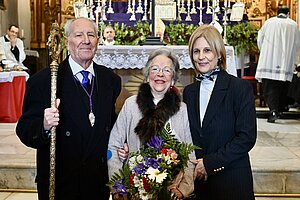 La alcaldesa ha felicitado a Pepe Castaño por su nombramiento como hermano mayor perpetuo del Nazareno