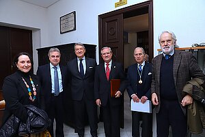 Miembros del Gobierno asisten a la toma de posesión de César Saldaña en la Academia de San Dionisio