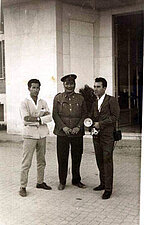 Policía con Fotografo de la época