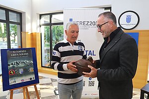 Tomás Sampalo presenta campeonato de rugby para veteranos