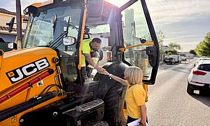 La alcaldesa visita las obras que se están acometiendo en Olivar de Rivero