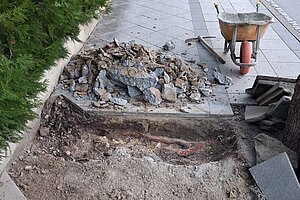 El Ayuntamiento está acometiendo obras en el acerado de Ifeca