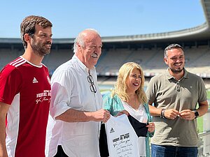 Alcaldesa felicita a Vicente del Bosque