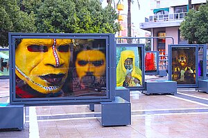 La exposición 'Colores del Mundo' se podrá ver en la Plaza del Arenal hasta el 1 de marzo