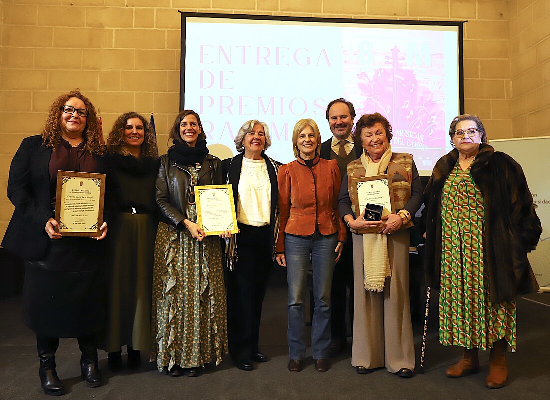 La alcaldesa preside el acto institucional del Día de las Mujeres