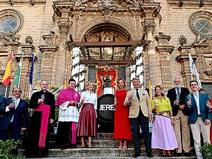 La alcaldesa preside la ceremonia de la Pisa de la Uva
