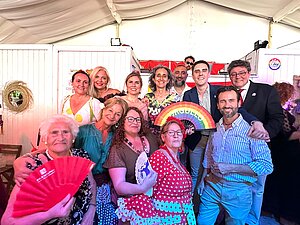 Tradicional Brindis Arcoiris en la caseta Jerelesgay