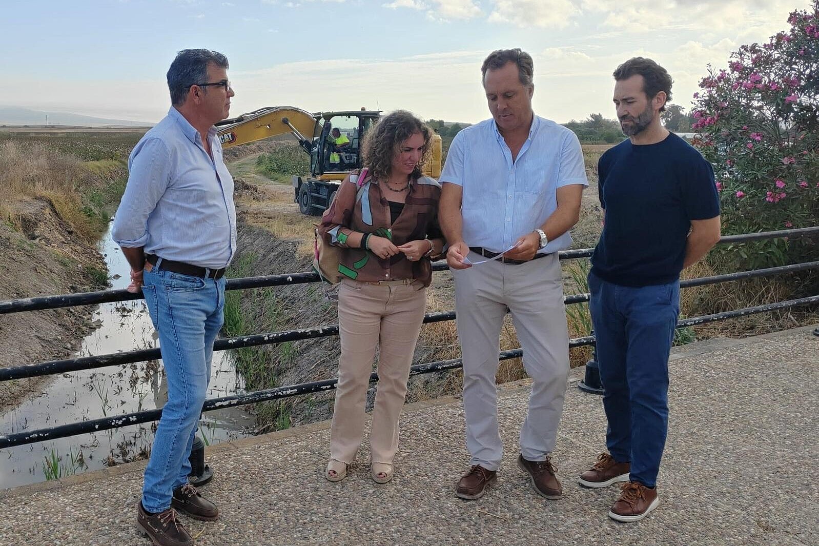 Susana Sánchez supervisa las labores de limpieza de las riberas