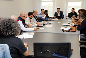 El teniente de alcaldesa durante la reunión