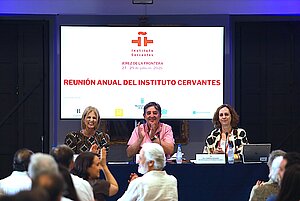 La alcaldesa asiste a la clausura del Encuentro Anual del Instituto Cervantes