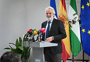 El teniente de alcaldesa durante la rueda de prensa