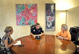 Primer encuentro alcaldesa y Jefe Policía Local