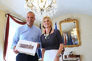 La alcaldesa ha ofrecido una recepción al entrenador Antonio Vadillo