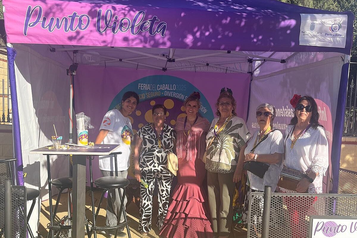La teniente de alcaldesa Susana Sánchez visita el Punto Violeta