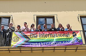 Jerez ha desplegado la bandera contra la LGTBI+Fobia