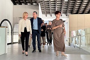 La alcaldesa califica de día histórico la apertura del centro de salud de Esperanza de la Yedra