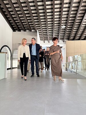 La alcaldesa califica de día histórico la apertura del centro de salud de Esperanza de la Yedra