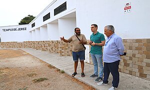 Jaime Espinar visita la iglesia evangélica Filadelfia
