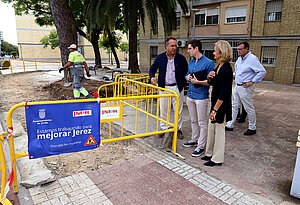 Jaime Espinar y Carmen Pina visitan obras en San Benito