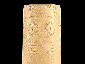 CYLINDRICAL LARGE-EYED IDOL