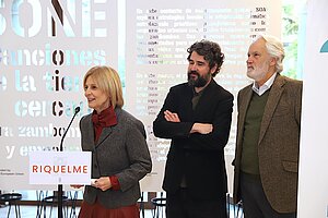 Alcaldesa presenta exposición Palimpsest