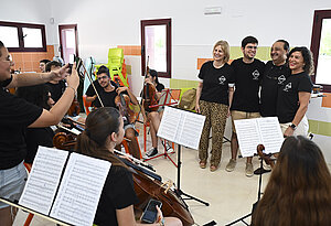 Alcaldesa asiste ensayo orquesta filarmónica Campos Andaluces