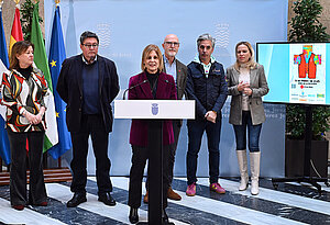 La alcaldesa durante la presentación de la carrera solidaria