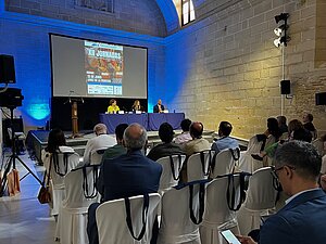 Belen de la Cuadra da la bienvenida a los participantes en las Jornadas Inmobiliarias