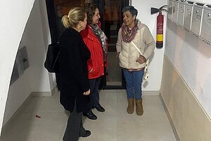 Yessika Quintero y Belén de la Cuadra han visitado a la familia de la Asunción