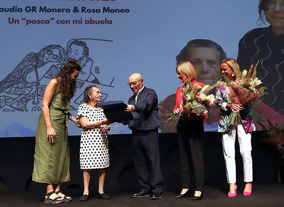 La alcaldesa preside el acto institucional del Día de las Personas Mayores