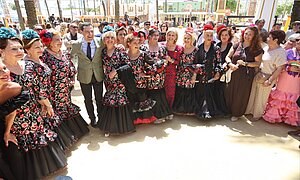 La alcaldesa y el presidente de la Junta han acompañado a las mujeres en el Templete Municipal