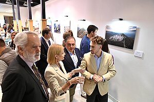 La alcaldesa visita la exposición del Casino jerezano