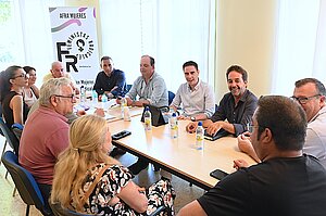Jaime Espinar ha mantenido un encuentro con la asociación de vecinos La Alegría