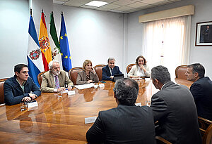 La alcaldesa durante la reunión