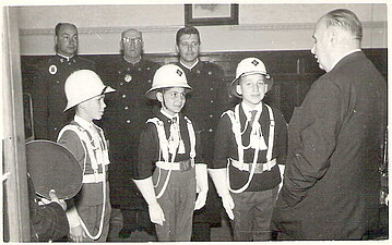 Pequeños Agentes. Alcalde Tomás García Figueras