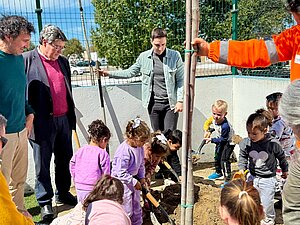 Jaime Espinar y José Ángel Aparicio durante la plantación
