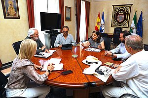 La alcaldesa ha mantenido una reunión con los representantes de la Orquesta Álvarez Beigbeder