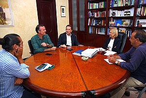 La alcaldesa mantiene un encuentro con la familia de La Paquera de Jerez