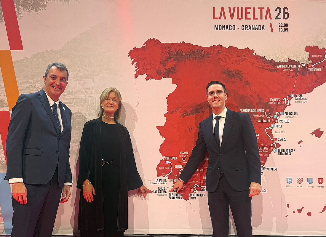 #htmlcaption-1 Jaime Espinar y Carmen Pina asisten a la presentación de la Vuelta 2026